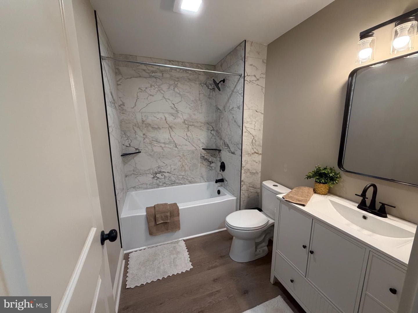 812 Lincoln Way W photo 30