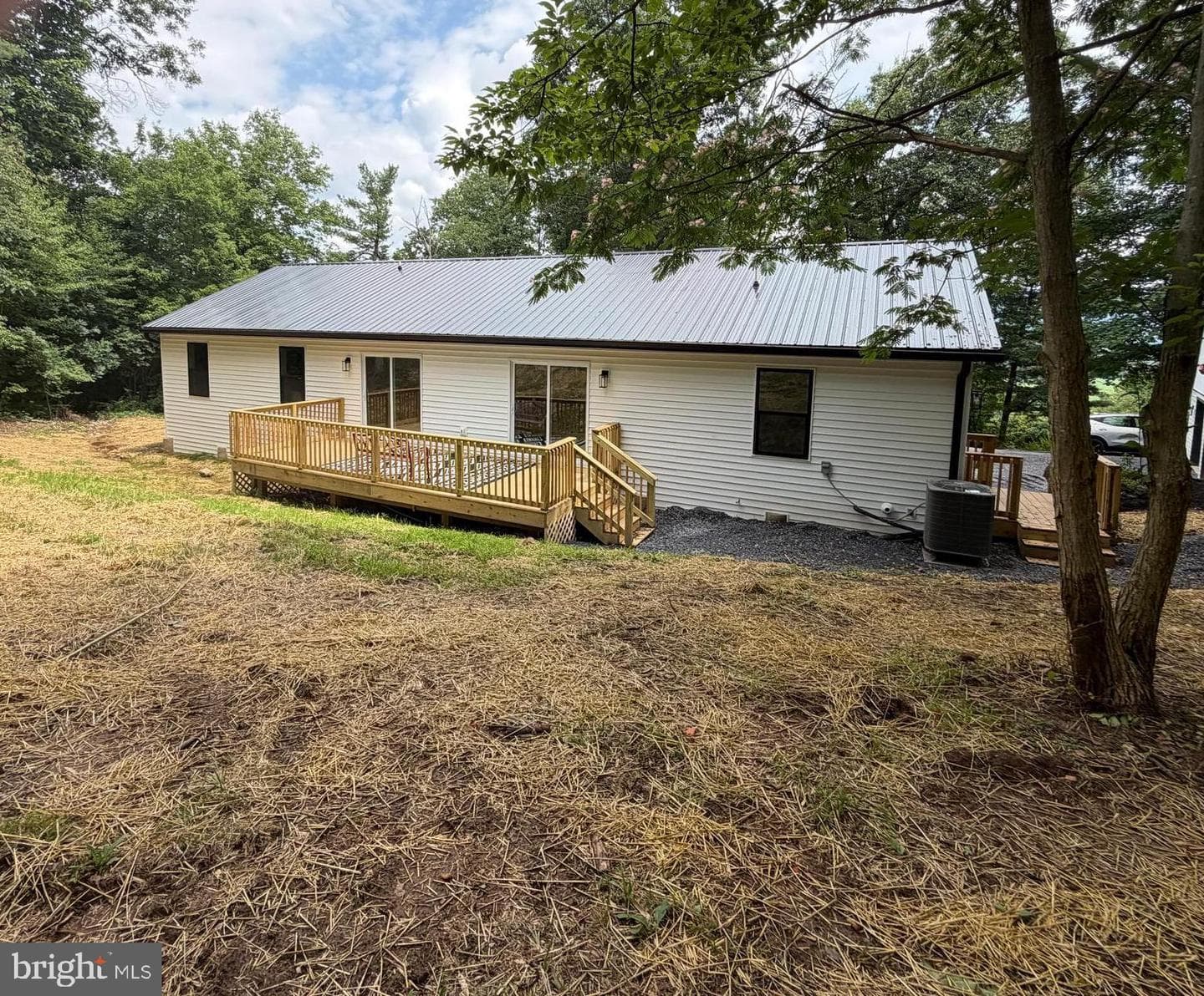 812 Lincoln Way W photo 5