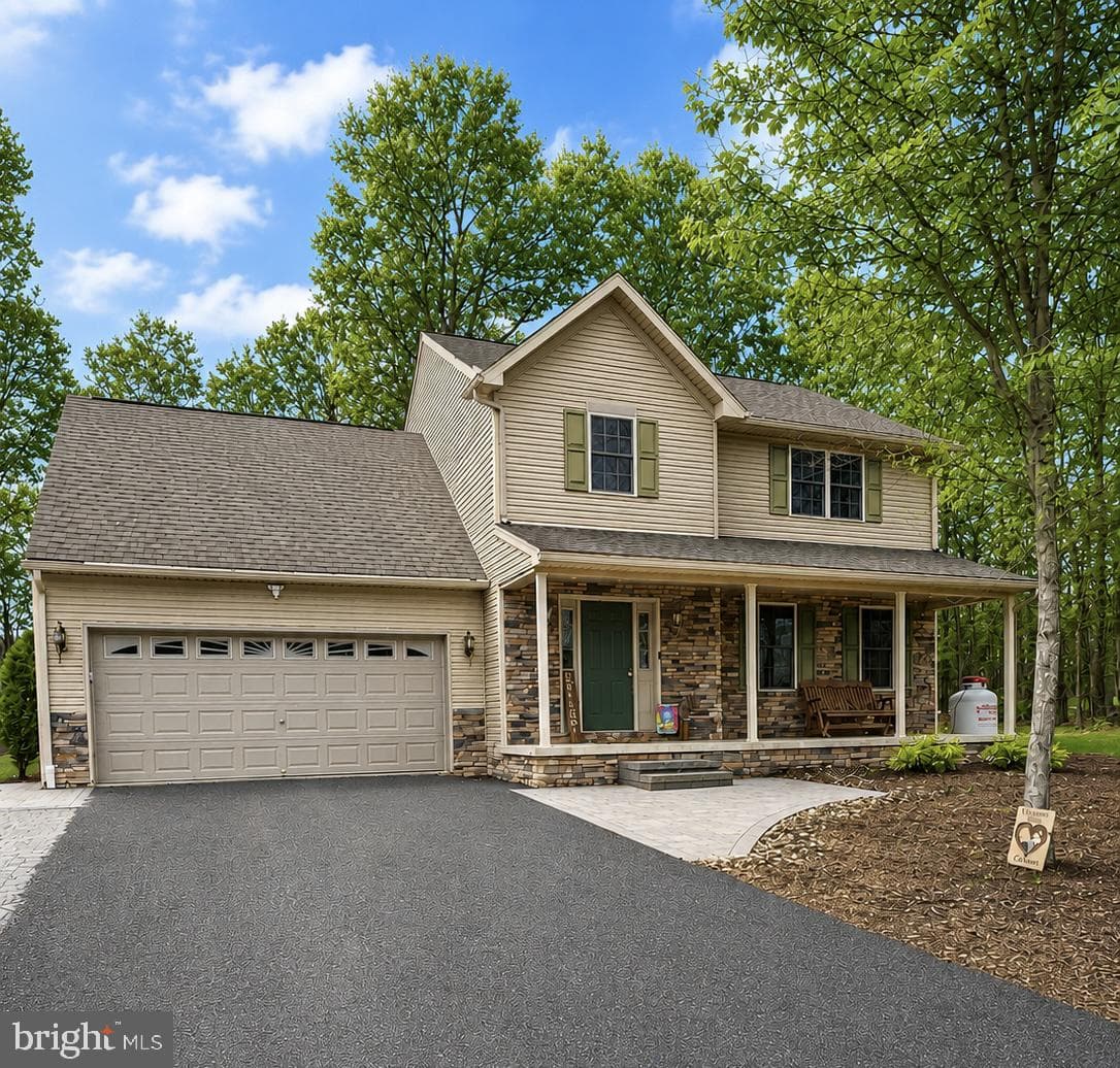 12929 Lakeland Drive, Hesston