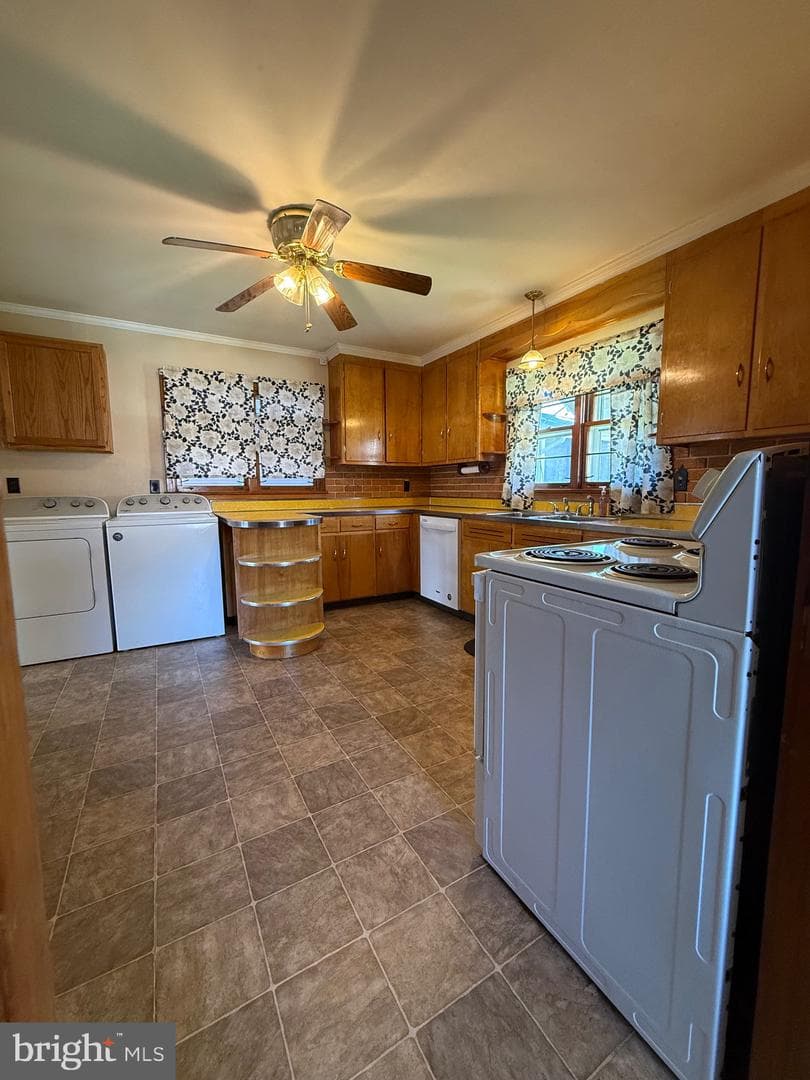366 Ridgley Street photo 11
