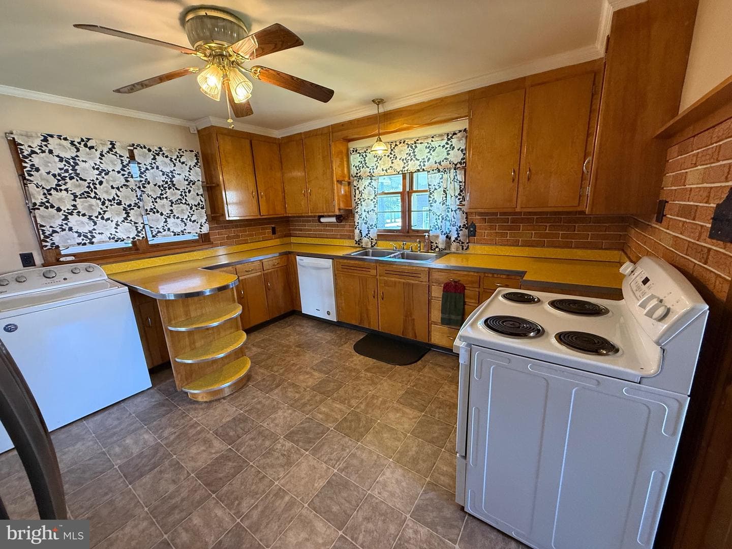 366 Ridgley Street photo 13