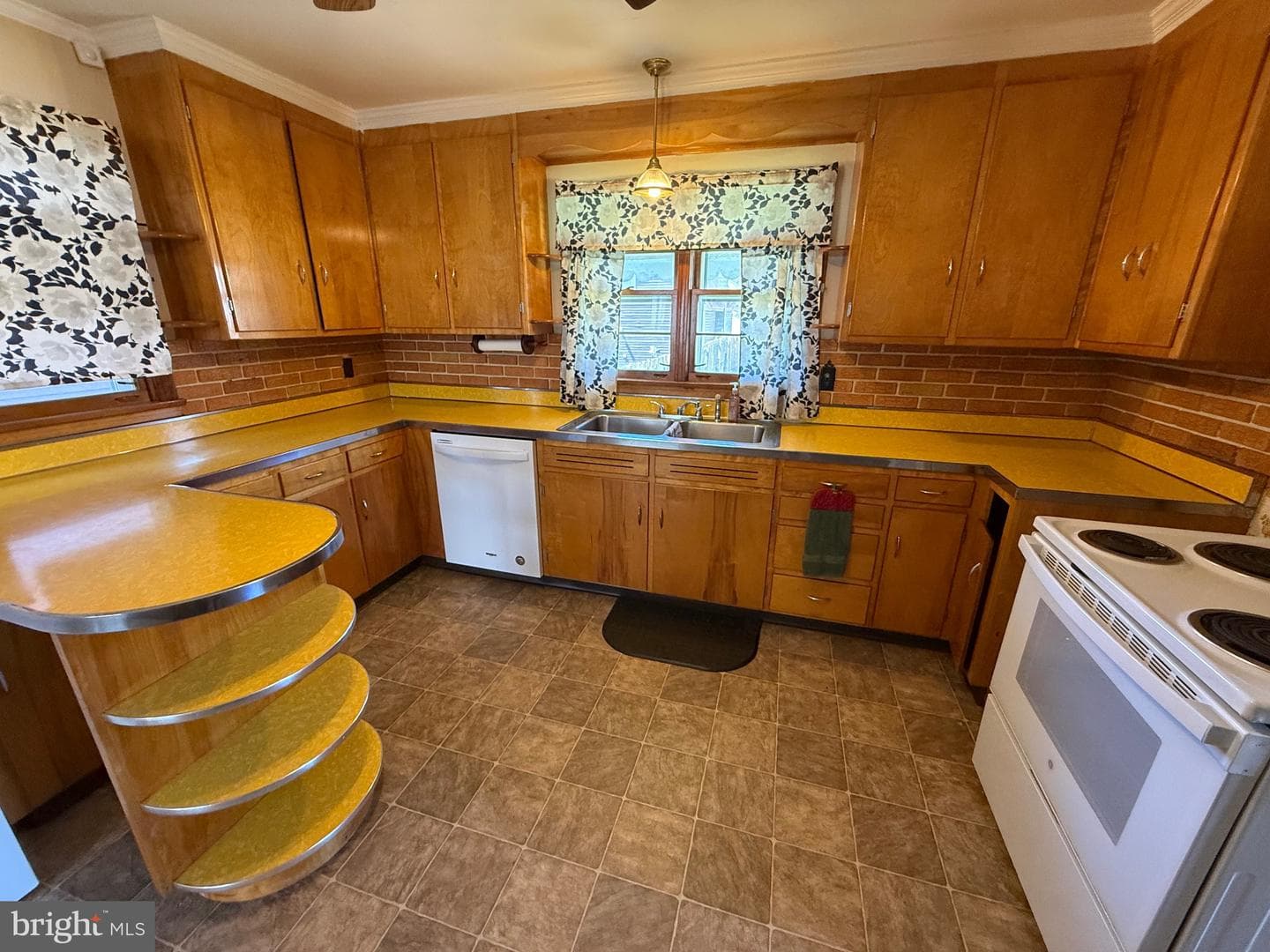 366 Ridgley Street photo 14