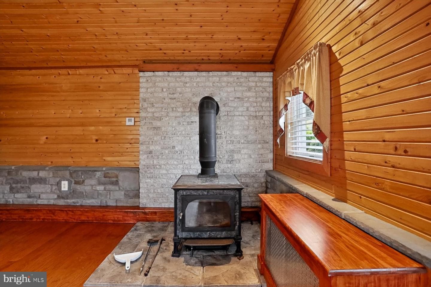 20228 2nd Street photo 14