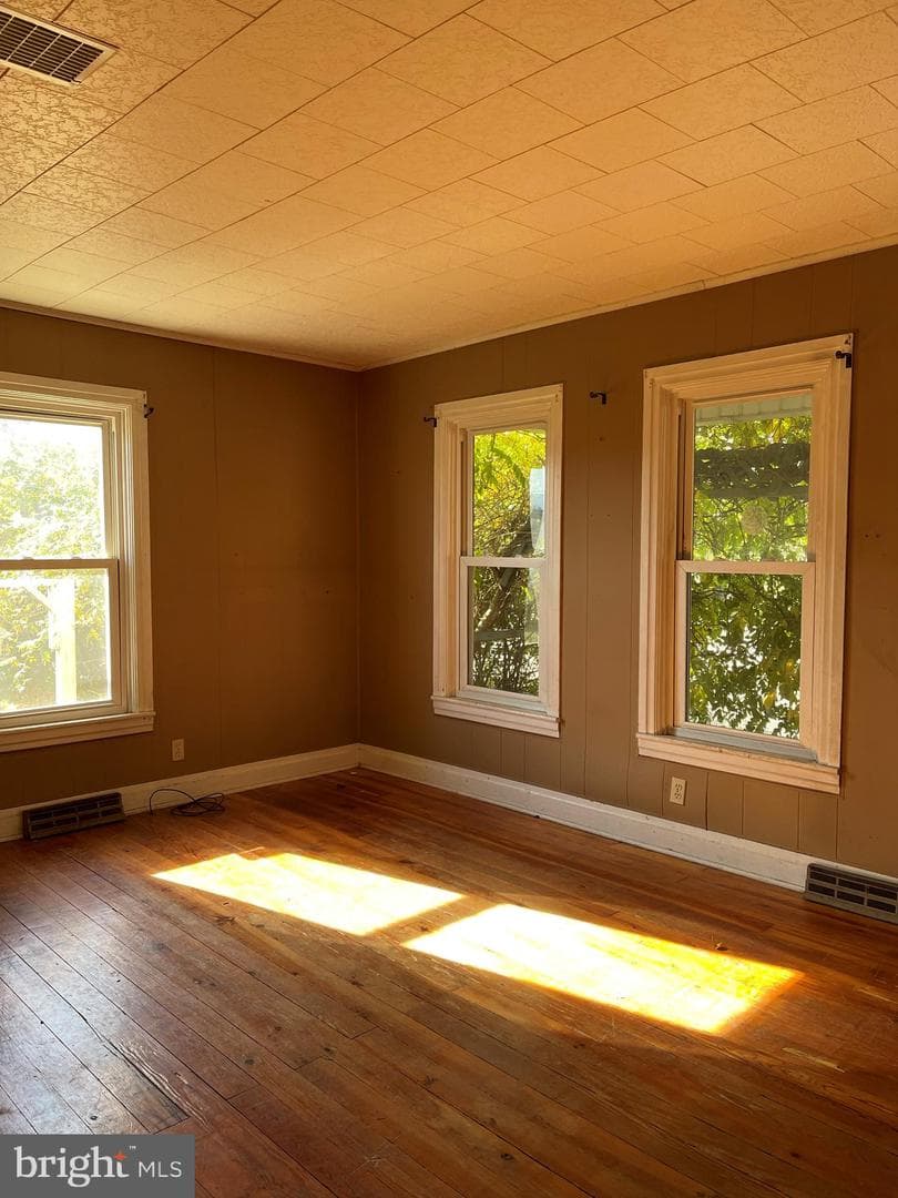 8 Foster Street photo 3