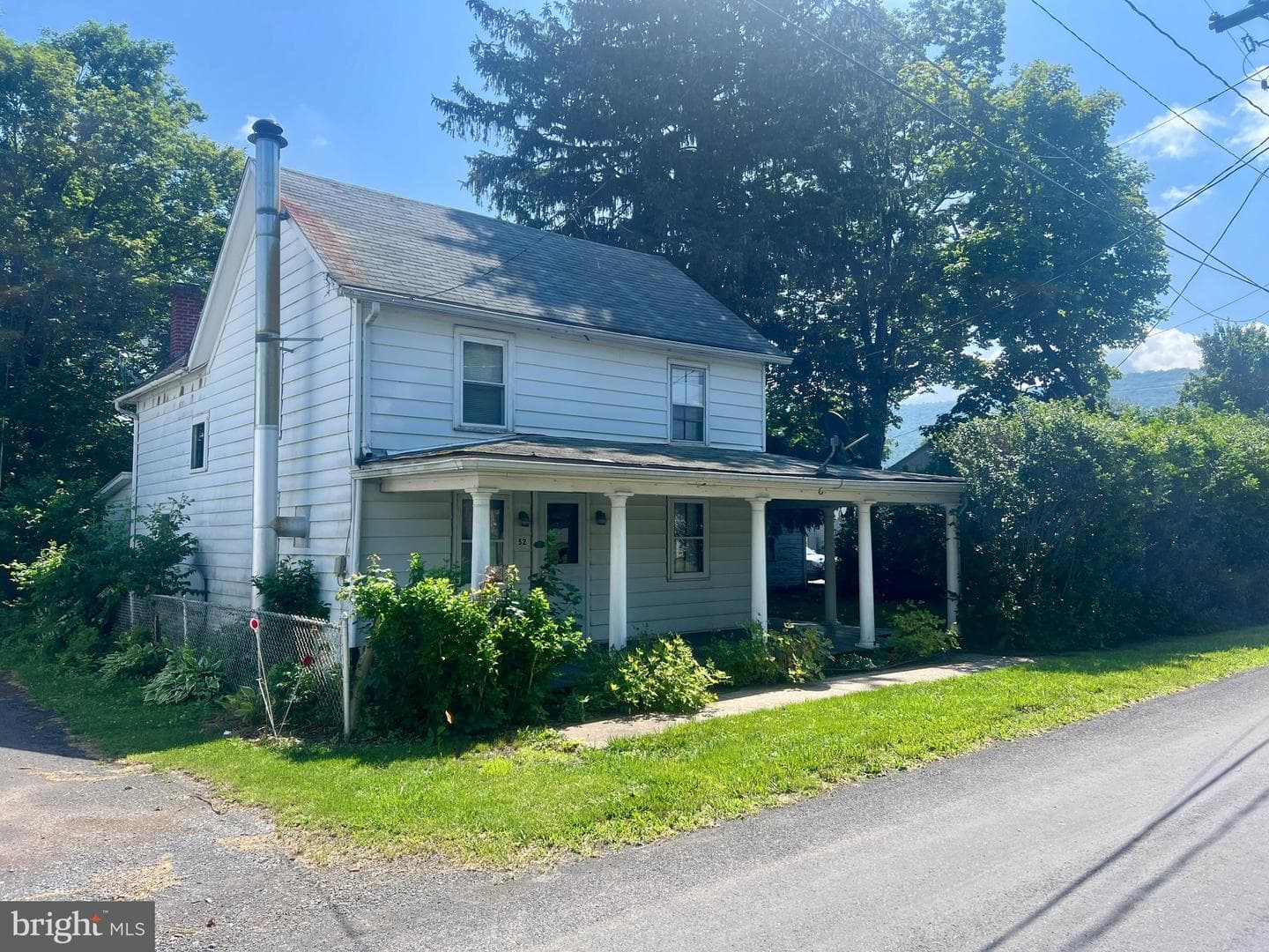 52 Middle St photo 3