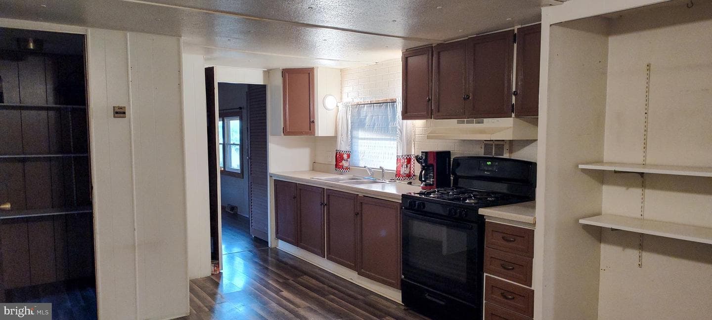 2633 Old Trail Road, Liverpool