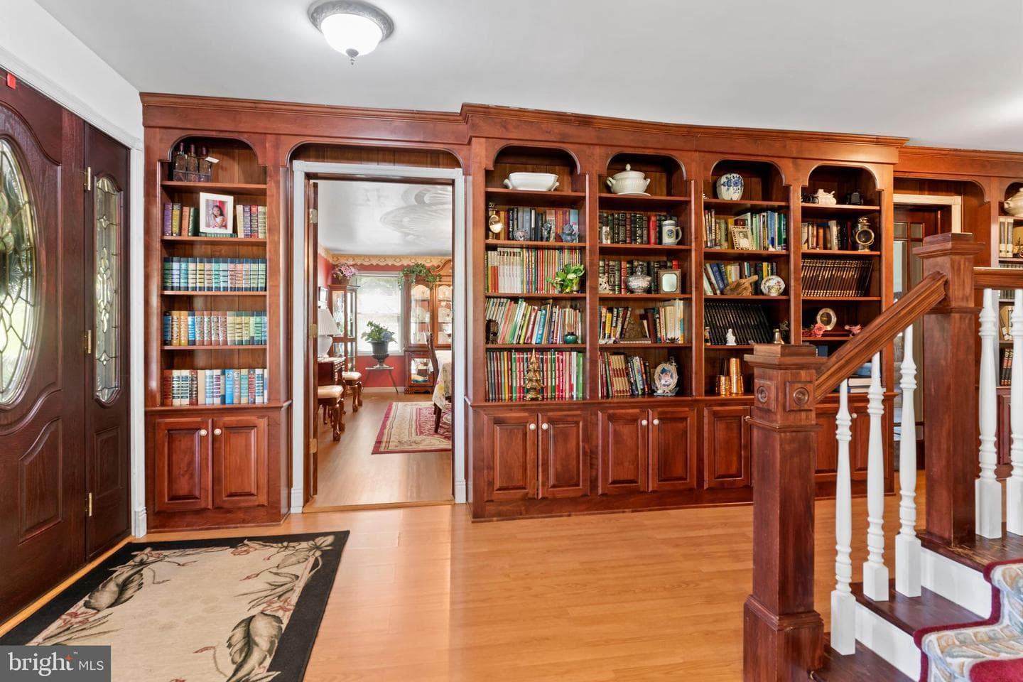 2582 Middle Road photo 13
