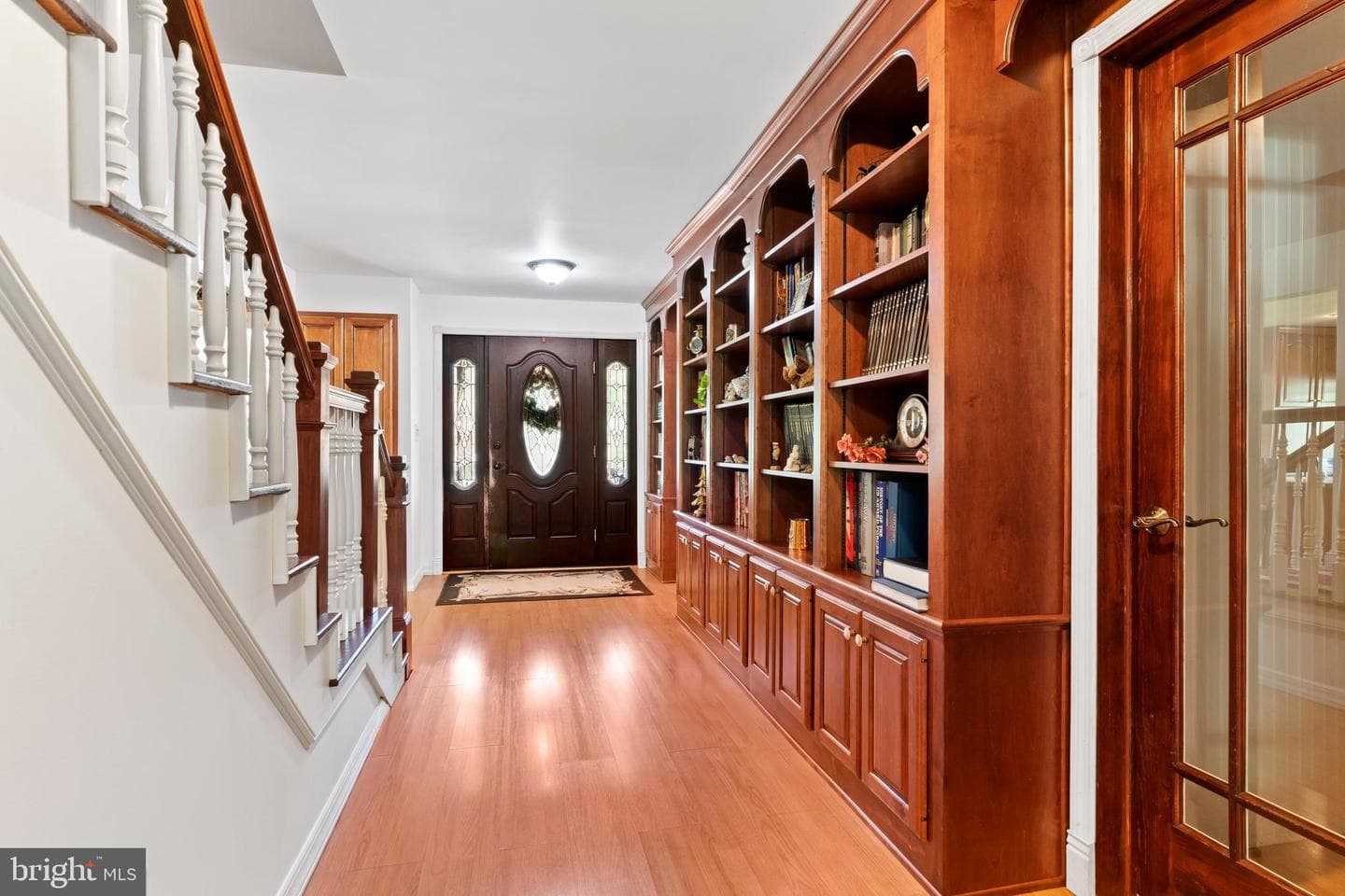 2582 Middle Road photo 18