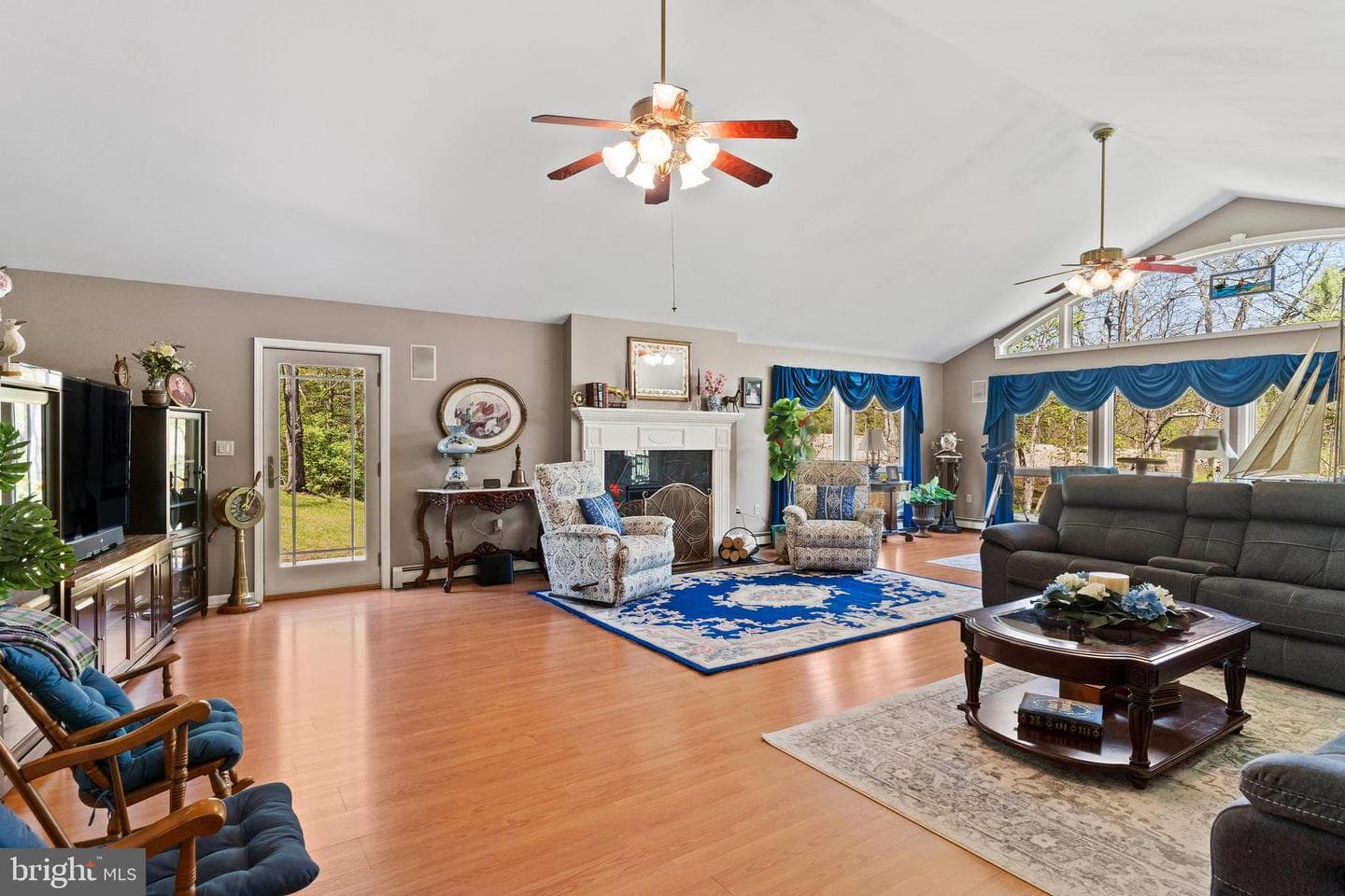 2582 Middle Road photo 19