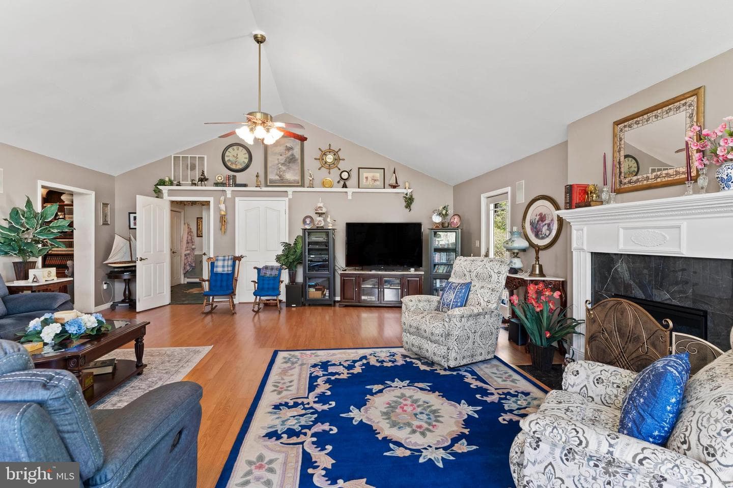2582 Middle Road photo 24