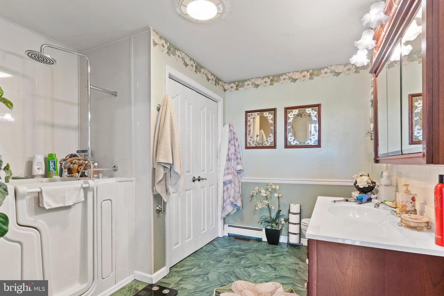 2582 Middle Road photo 29