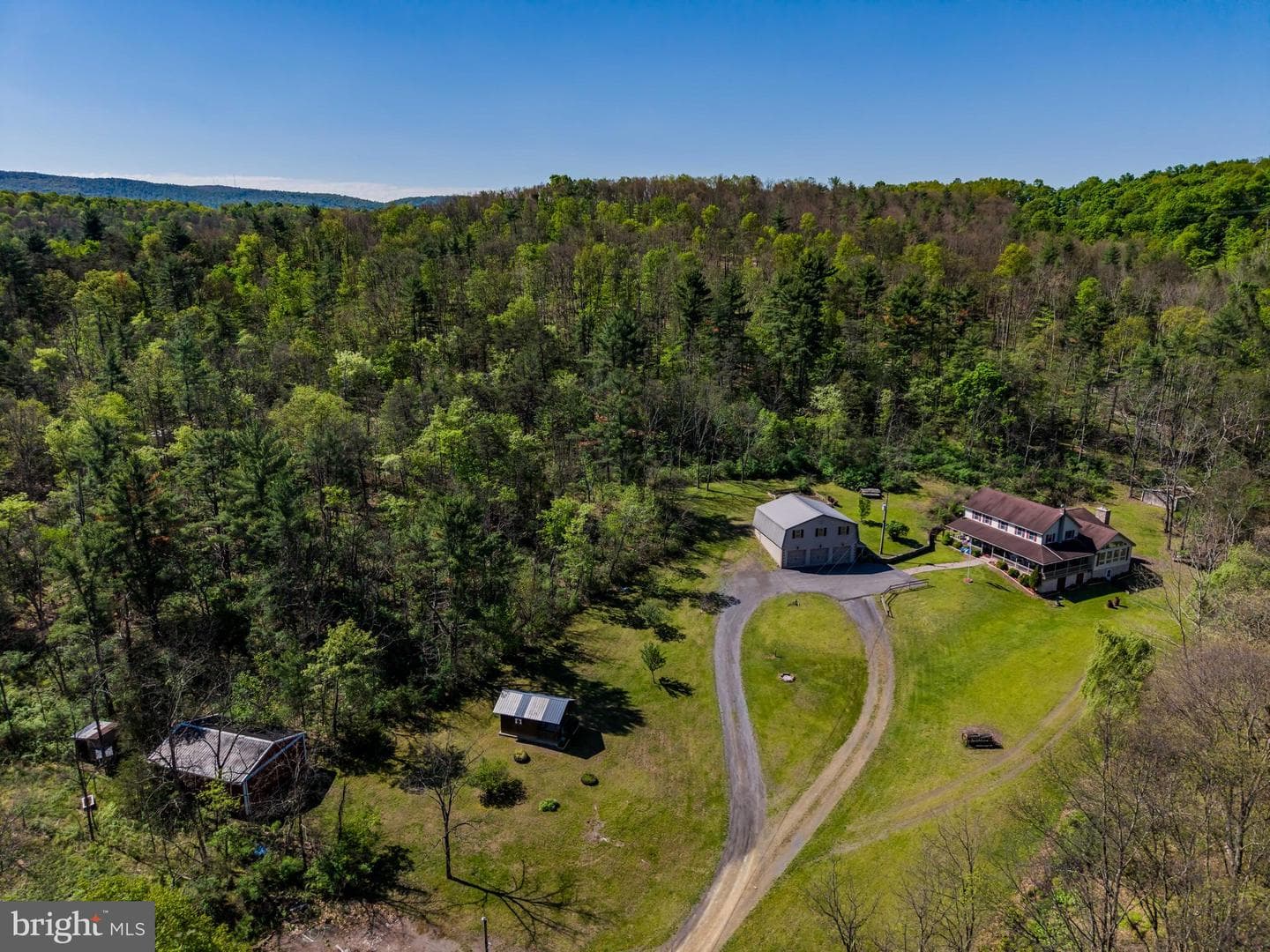 2582 Middle Road photo 3
