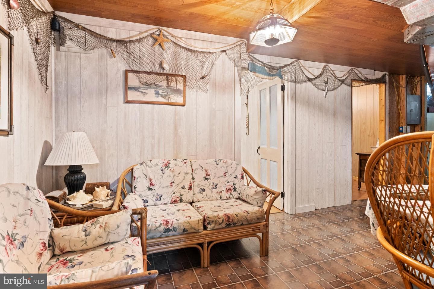 2582 Middle Road photo 36