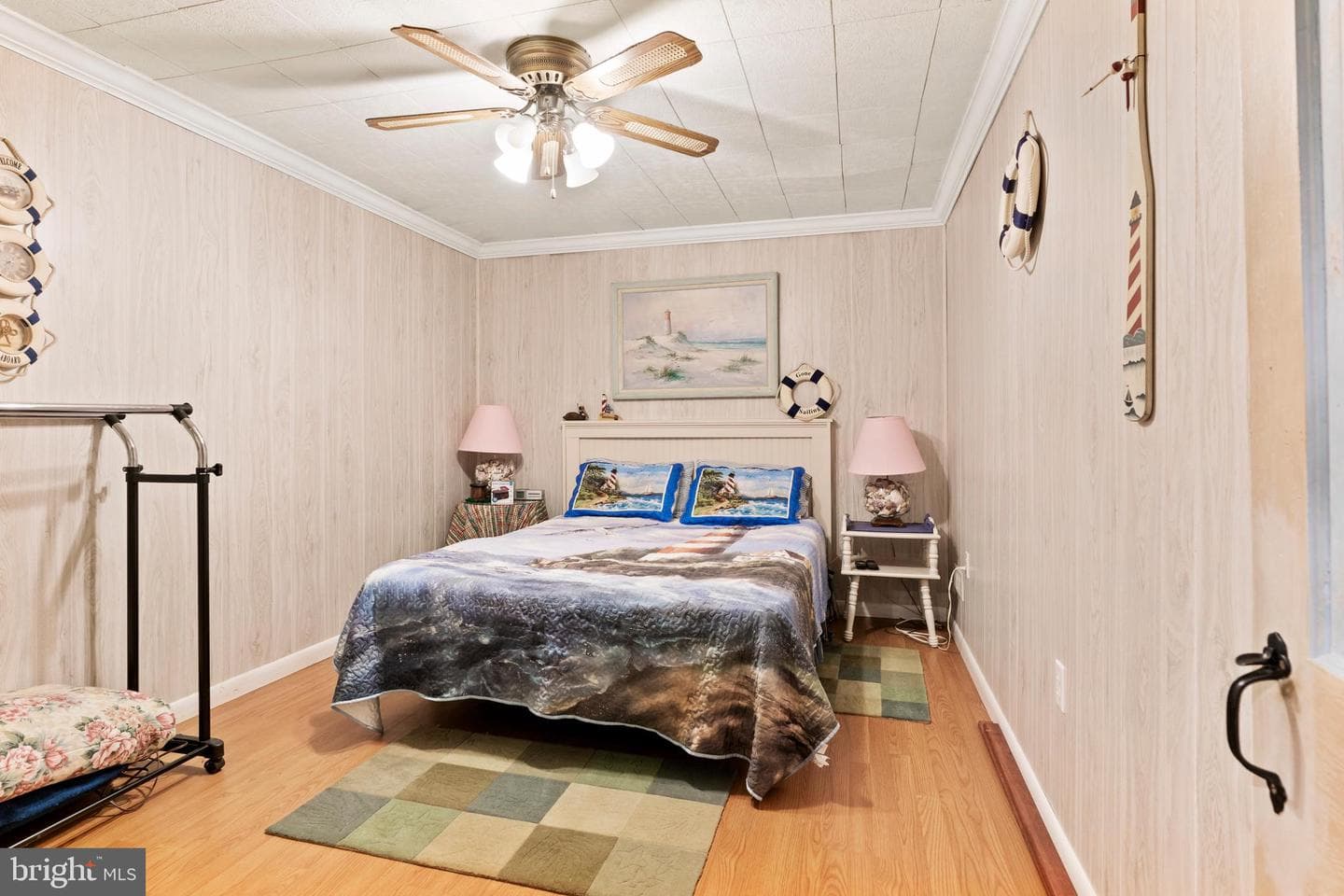 2582 Middle Road photo 37