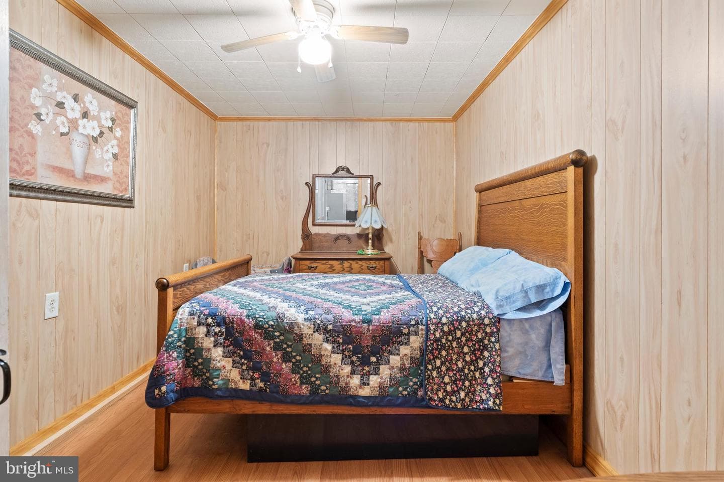 2582 Middle Road photo 38