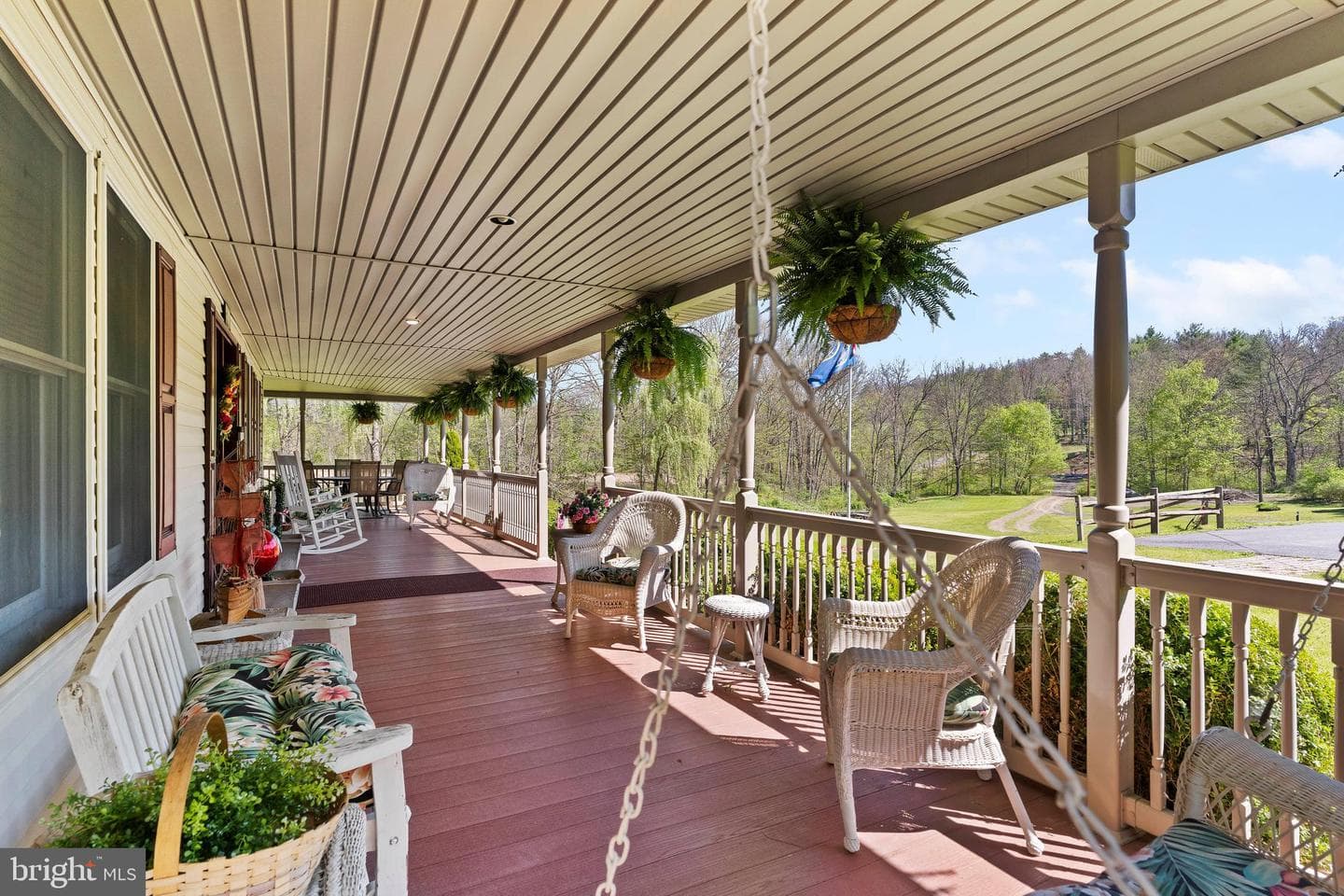 2582 Middle Road photo 4