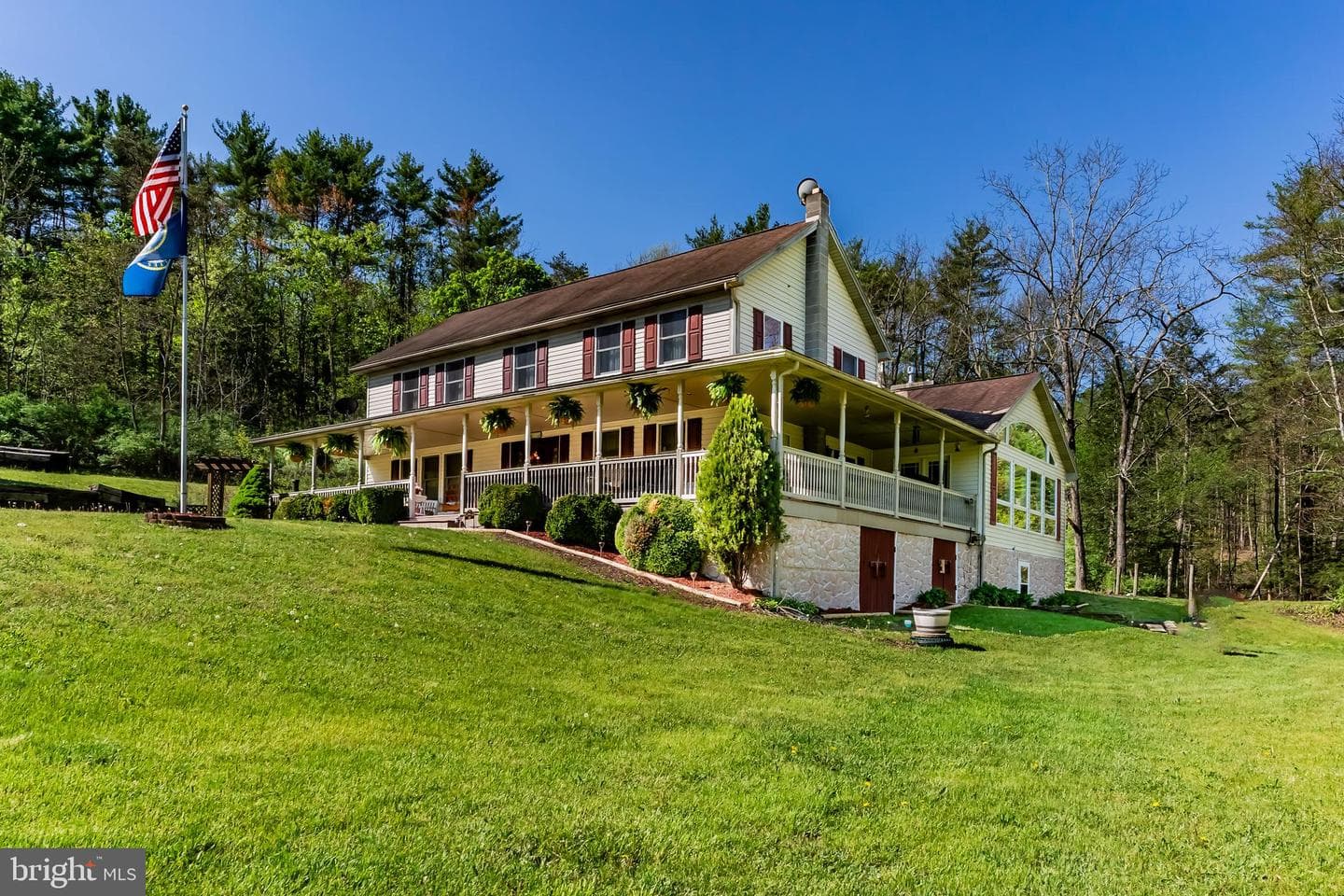 2582 Middle Road photo 40
