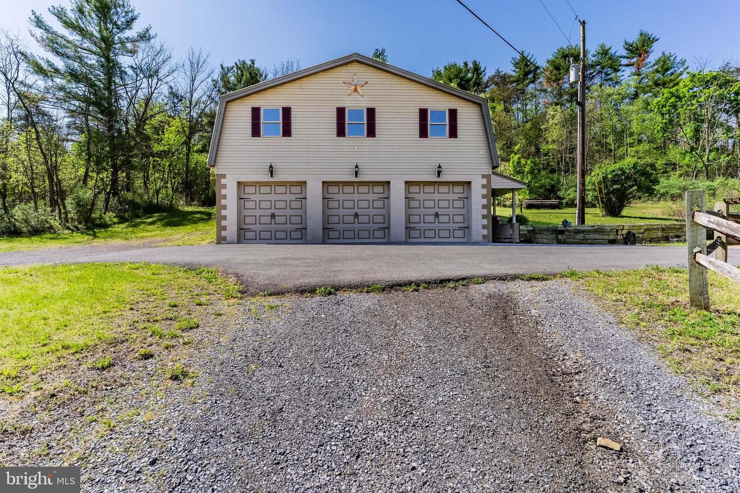 2582 Middle Road photo 44