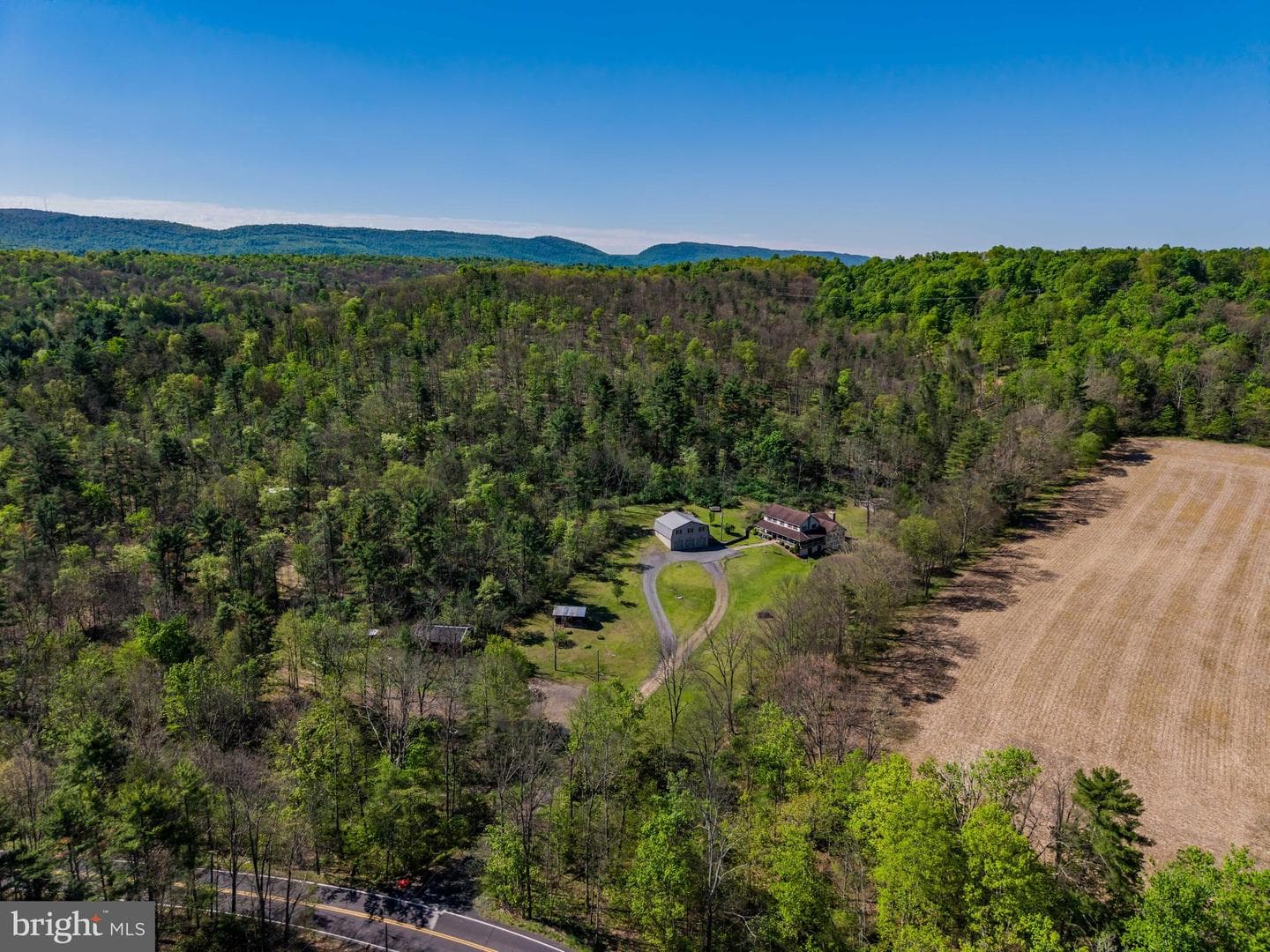 2582 Middle Road photo 55