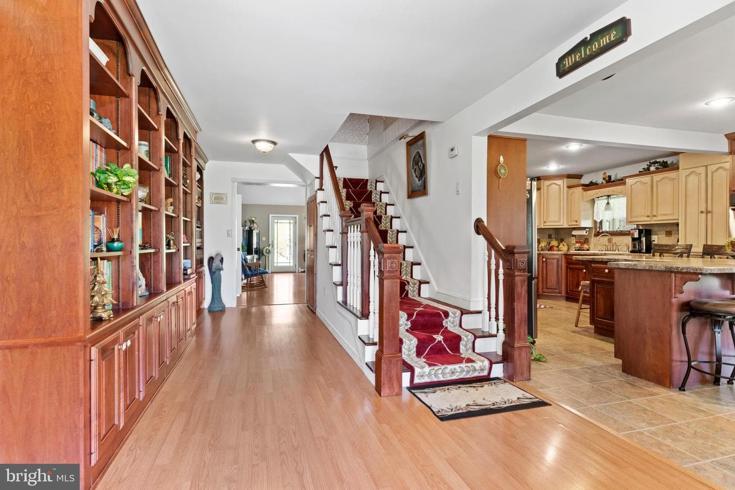 2582 Middle Road photo 6