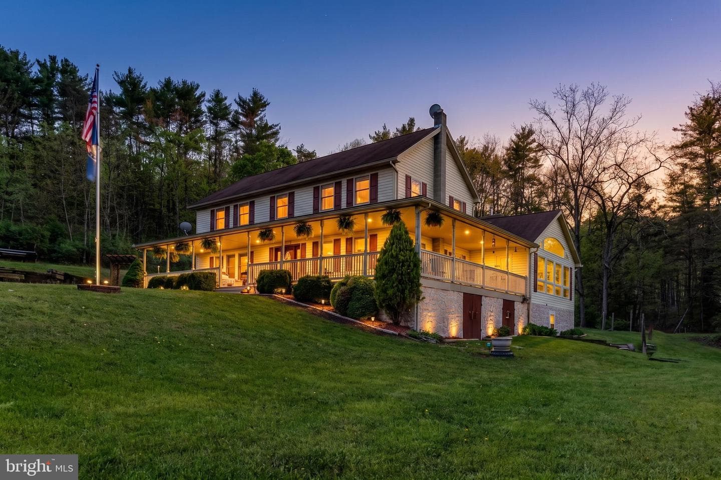 2582 Middle Road photo 63
