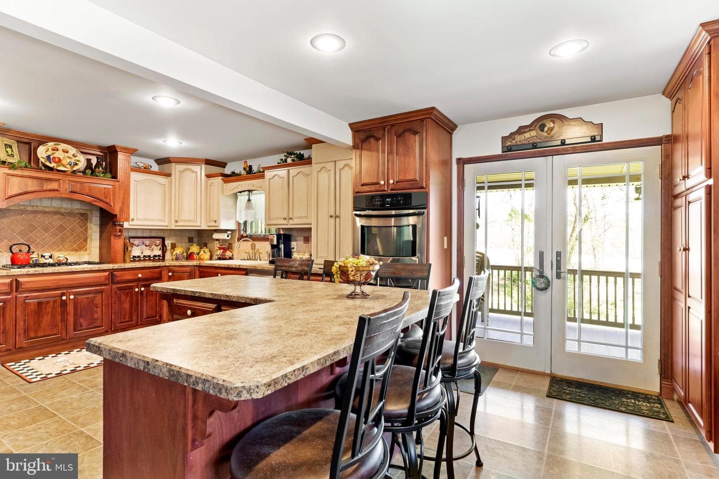 2582 Middle Road photo 8