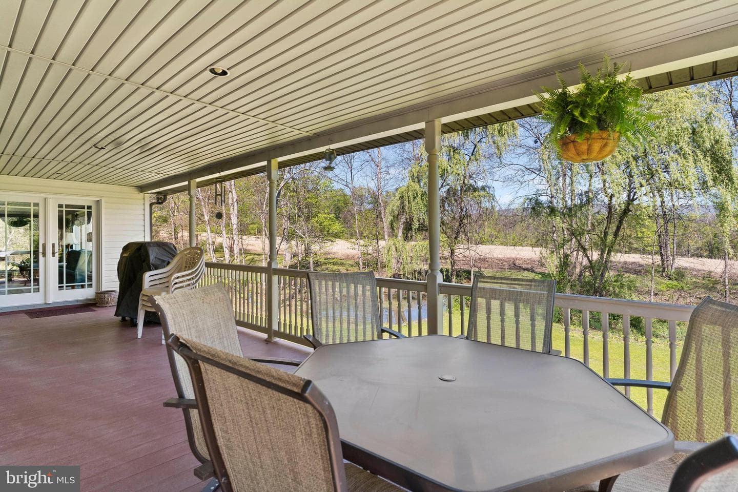2582 Middle Road photo 9