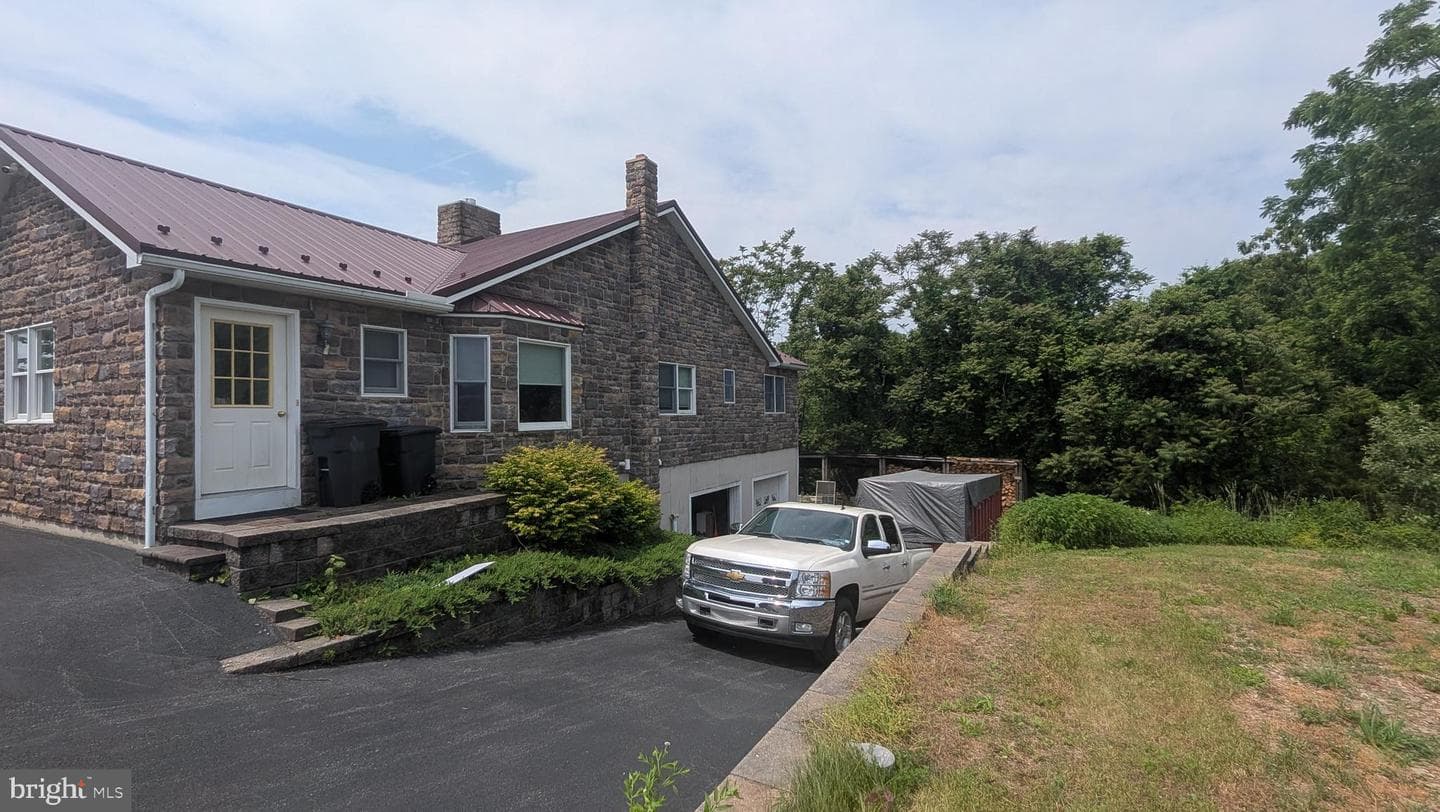 162 Hosler Lane photo 4