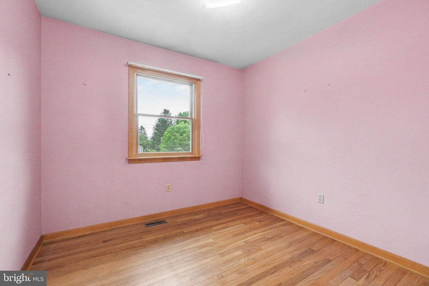 90 Pine Maple Street photo 14