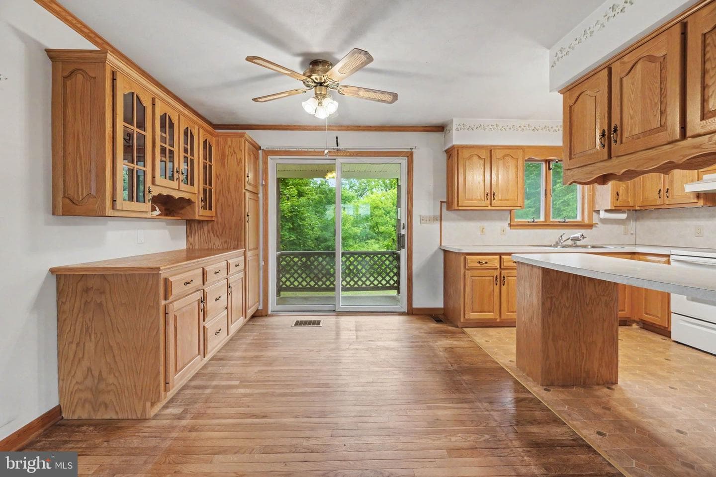 90 Pine Maple Street photo 8