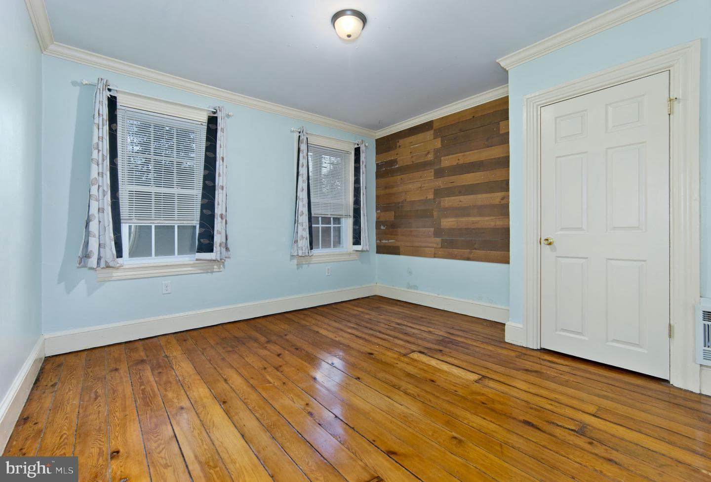 349 E Marion Street photo 10