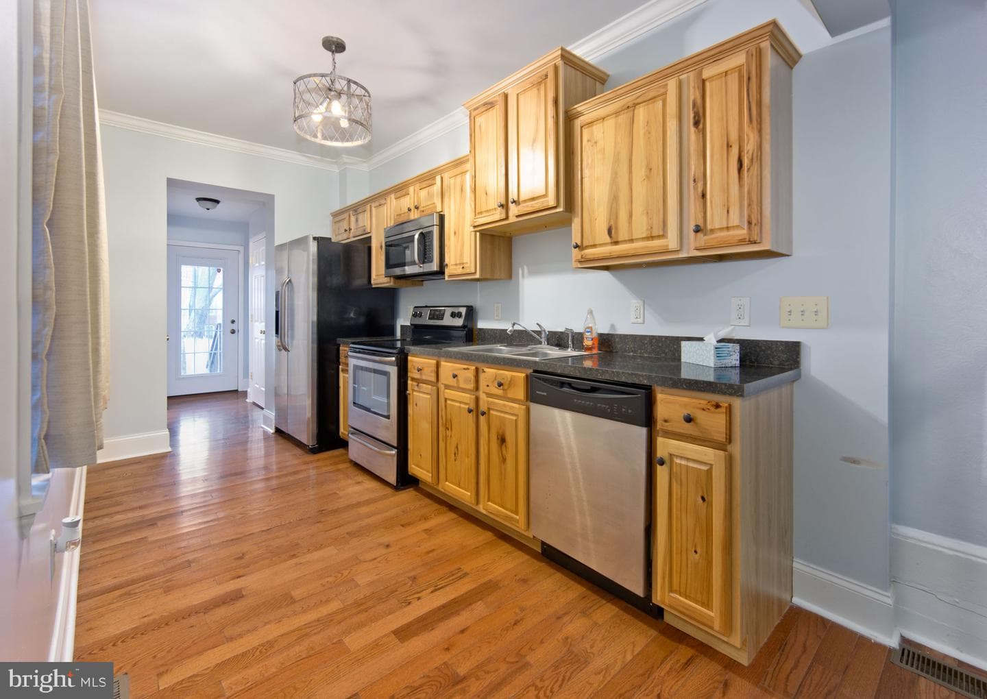 349 E Marion Street photo 5