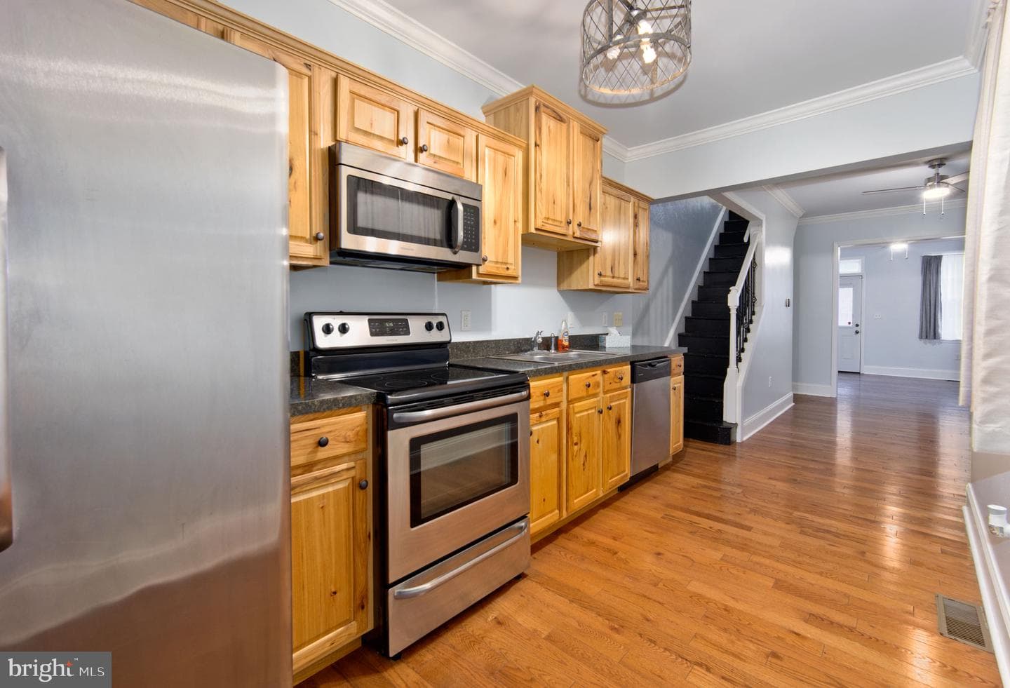 349 E Marion Street photo 6