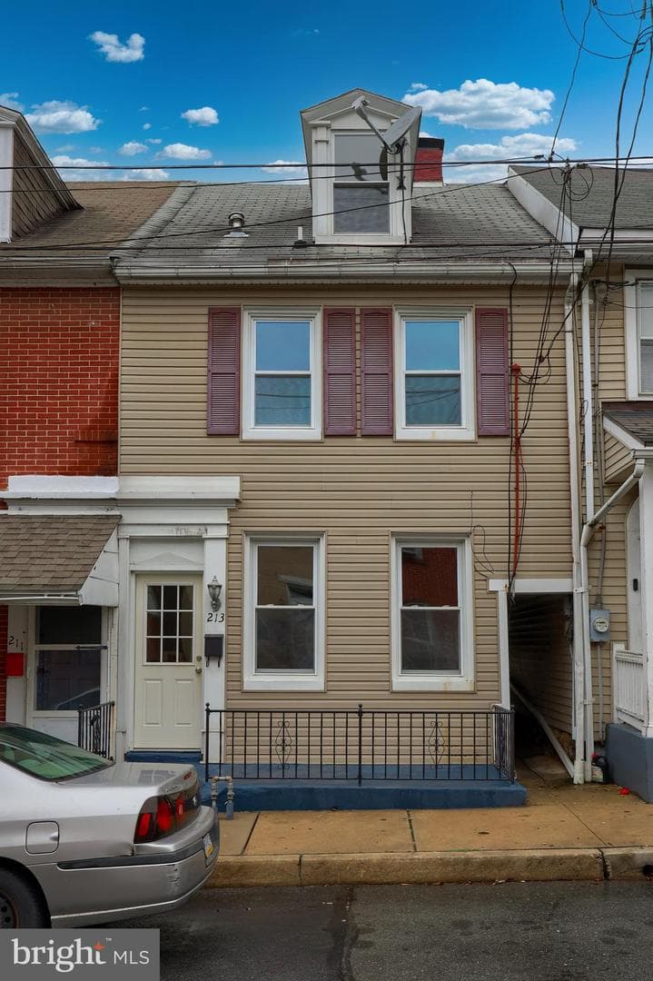 213 Perry Street photo 3