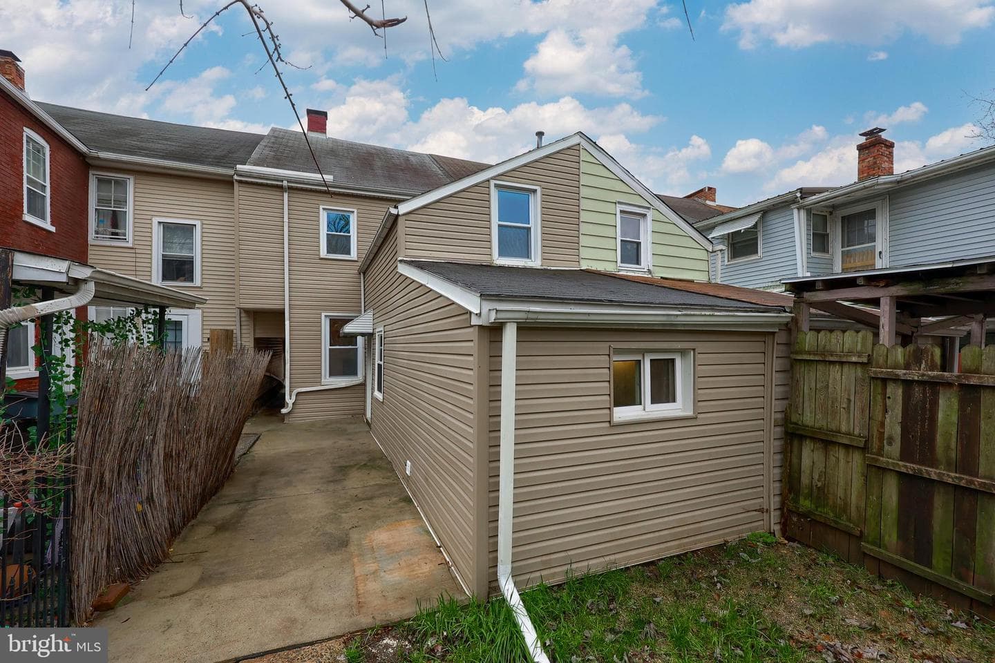 213 Perry Street photo 35