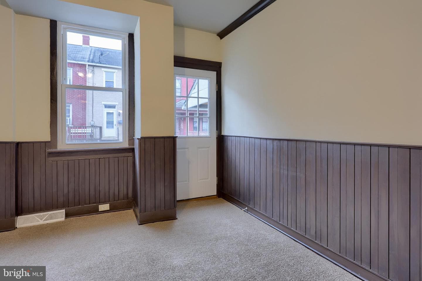 213 Perry Street photo 5