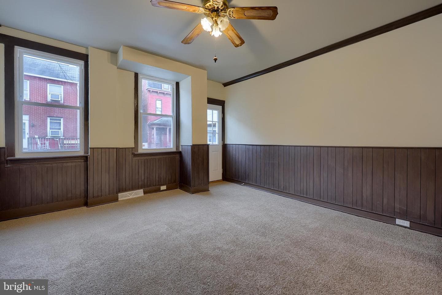 213 Perry Street photo 8
