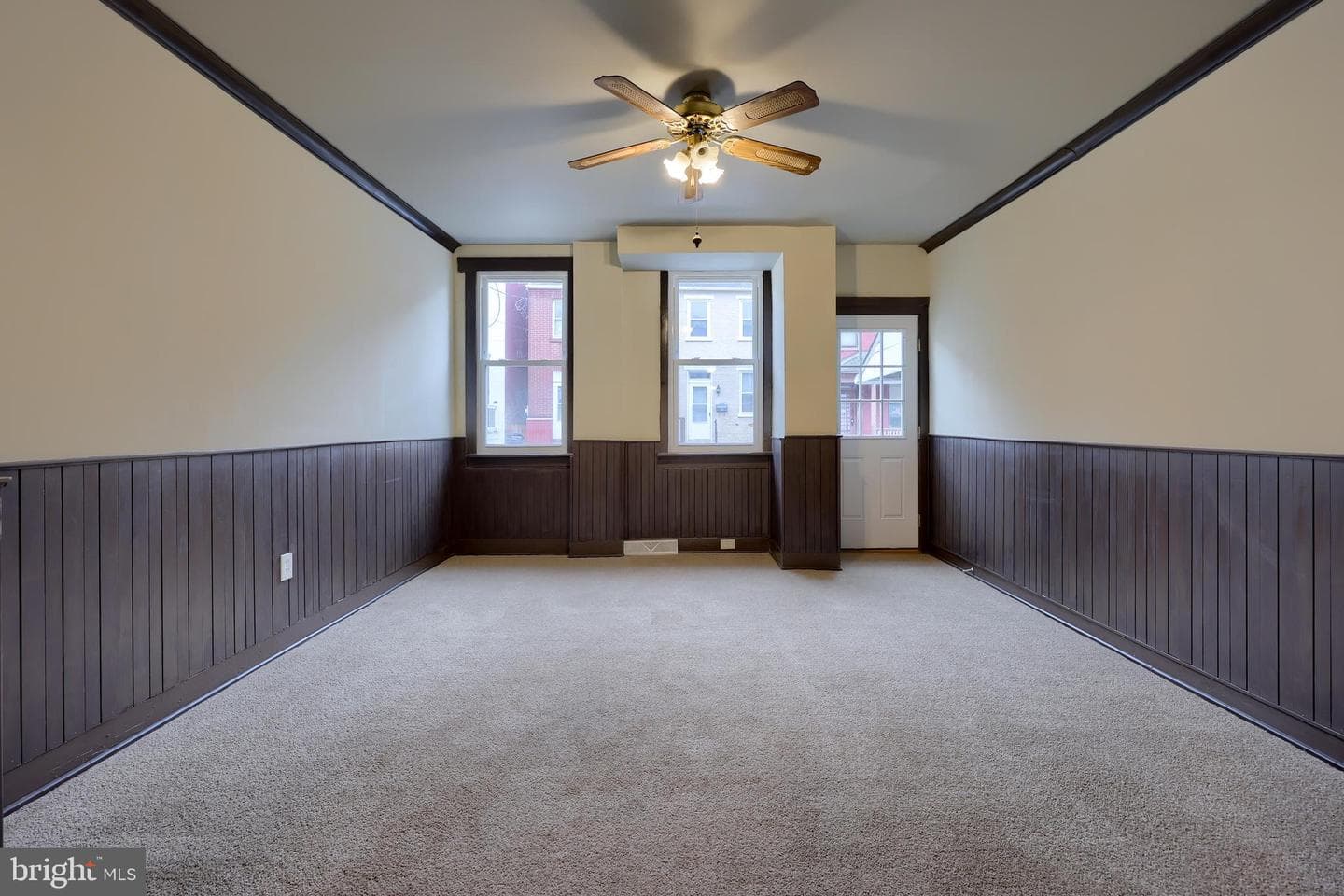 213 Perry Street photo 9