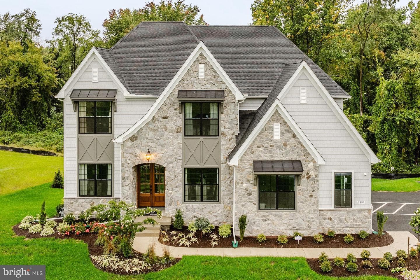 350 Village Road #devonshire photo 5