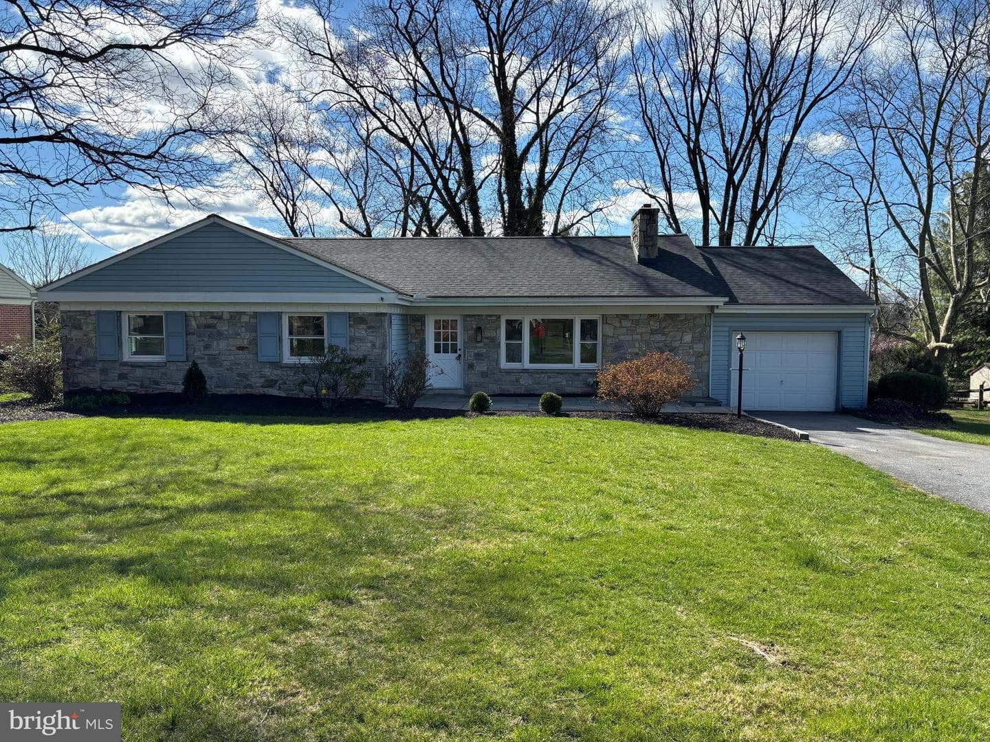 2106 Lyndell Drive photo 1