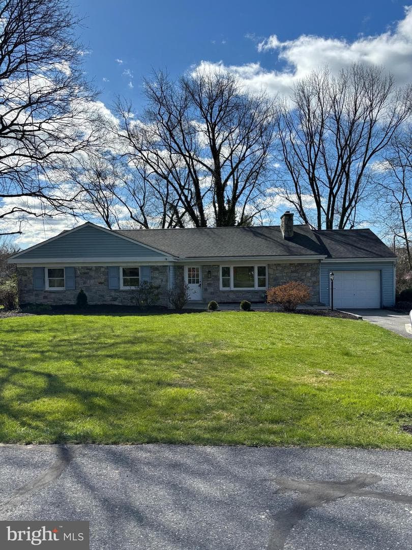 2106 Lyndell Drive photo 2