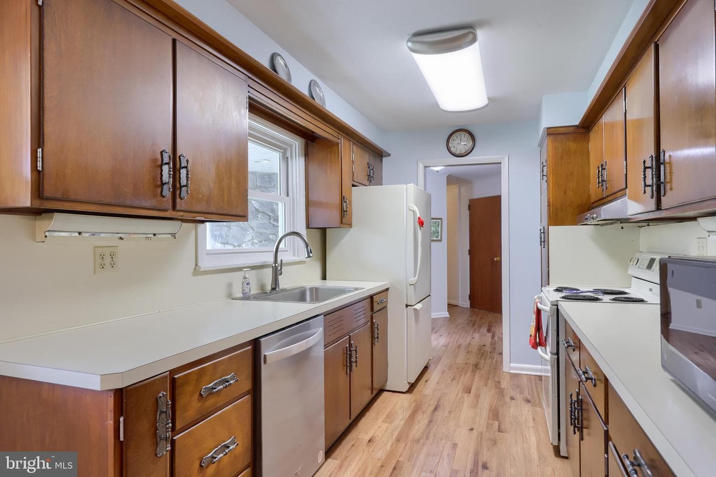319 E Oregon Road photo 14