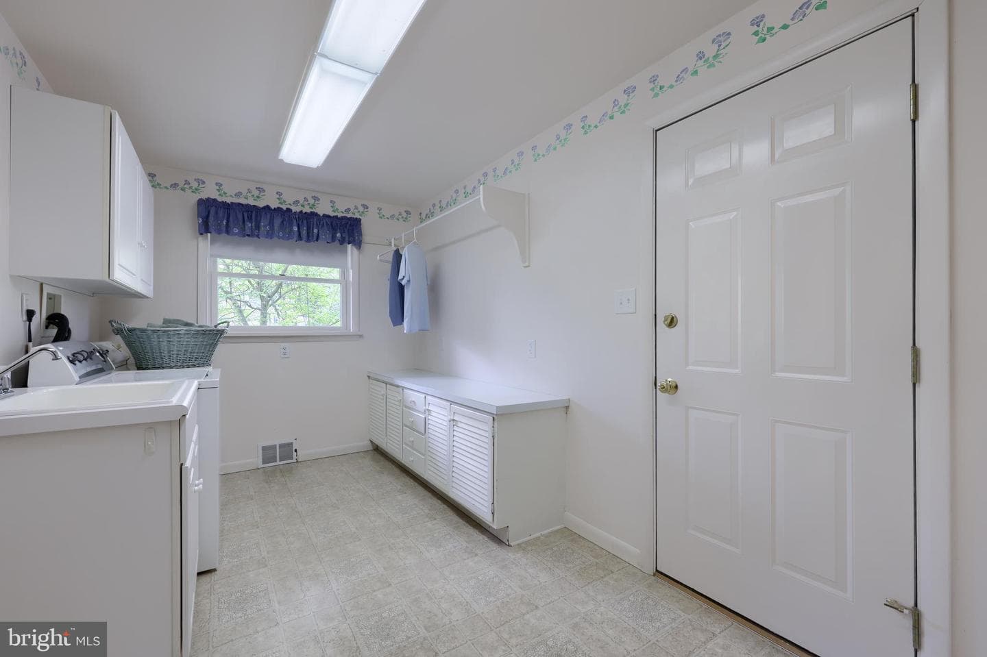 319 E Oregon Road photo 39