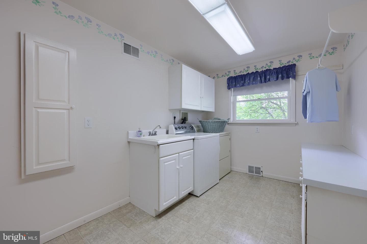 319 E Oregon Road photo 40