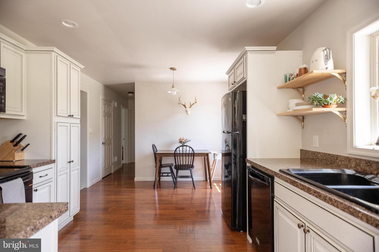 105 Scott Road photo 13