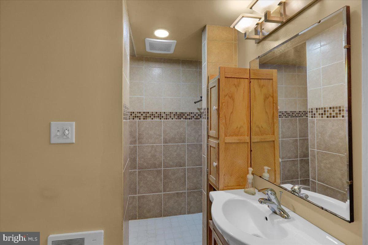 11 James Drive photo 39