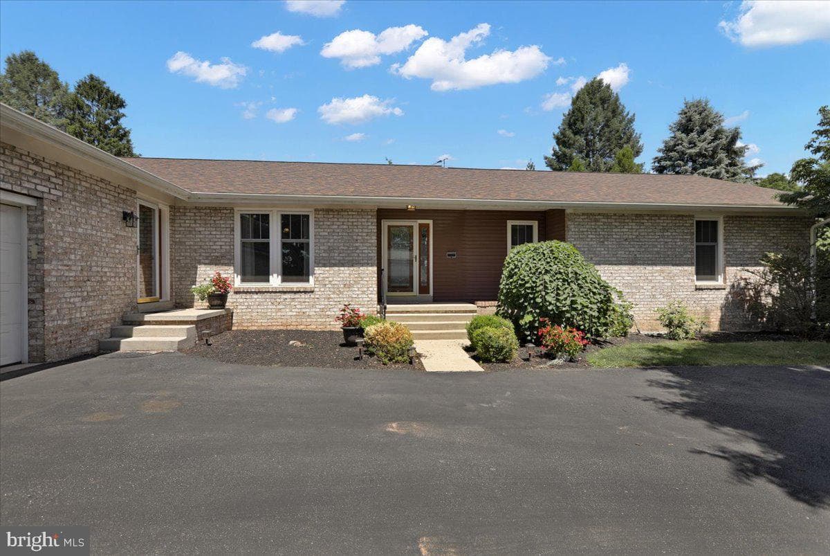 11 James Drive photo 4