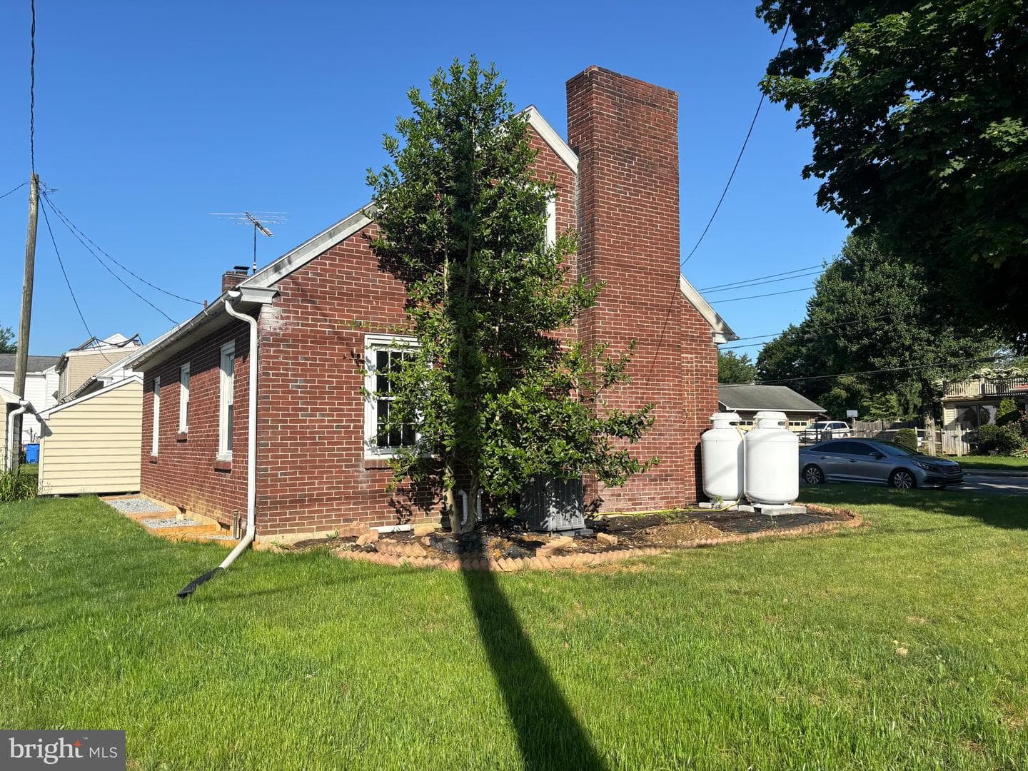 202 Locust Street photo 3