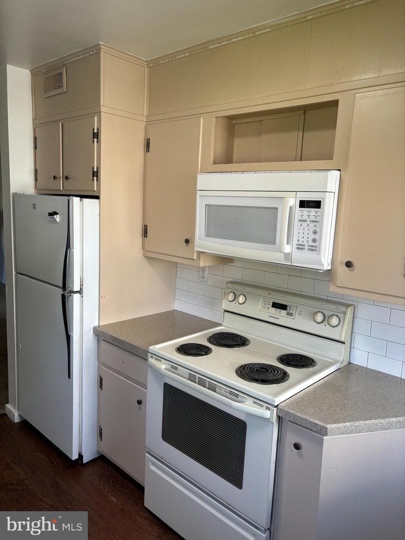 202 Locust Street photo 6