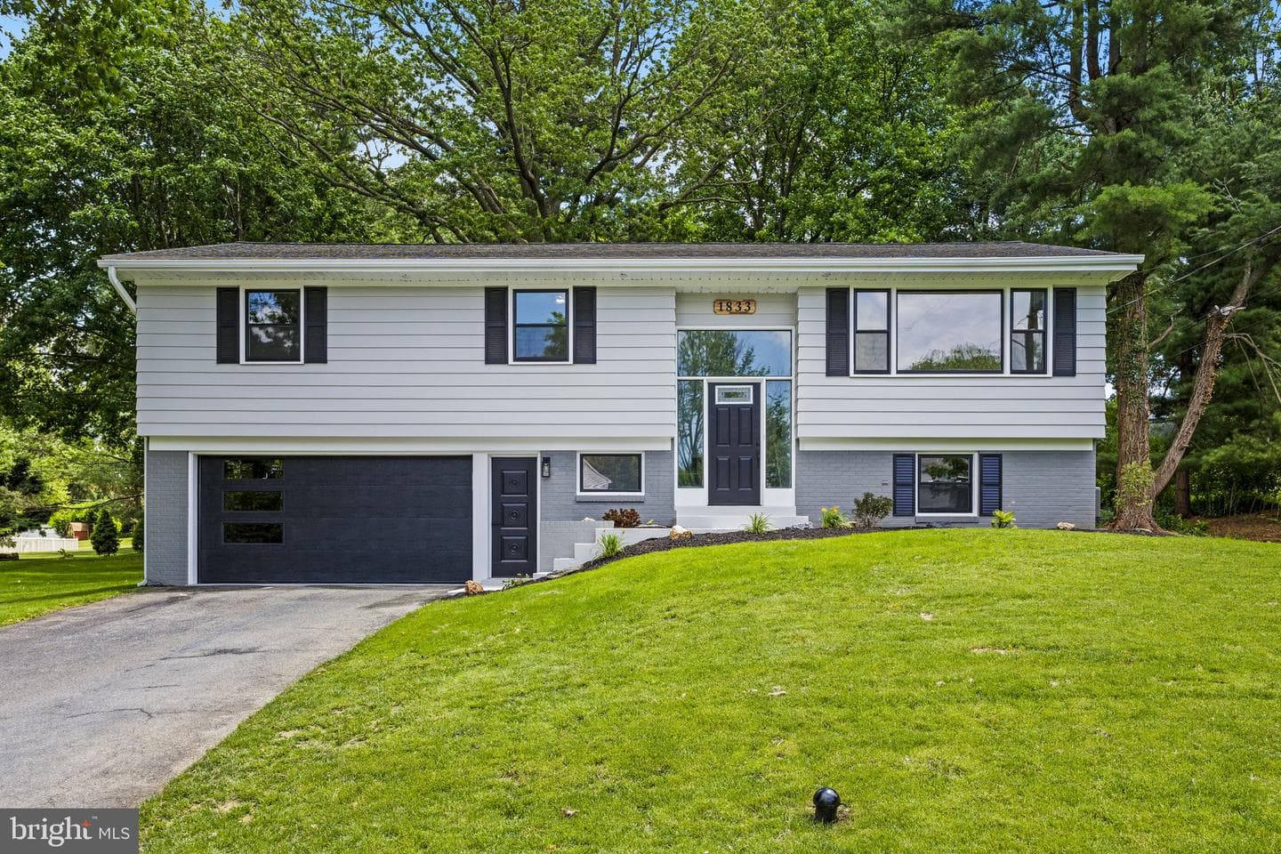 1833 Amity Drive photo 1
